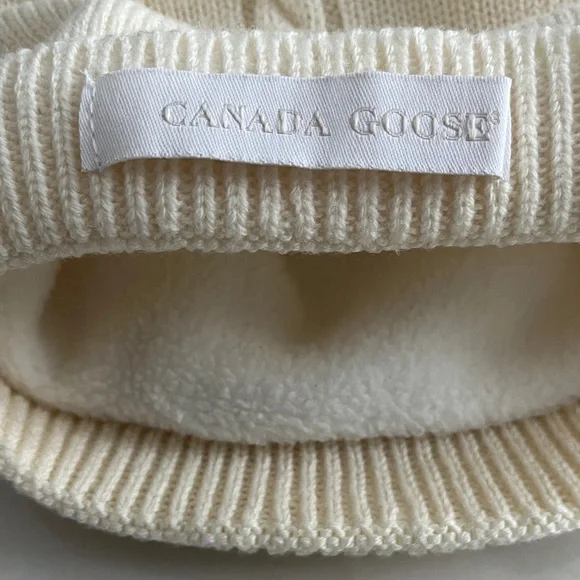 Canada Goose Merino Wool Winter Toque Ivory Cable Knit Beanie Pom-Pom Child Hat. - Picture 6 of 9